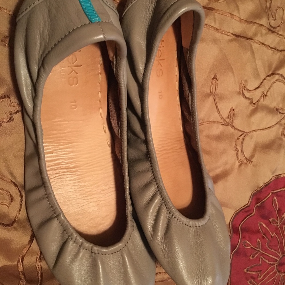 Size 10 beige Teks